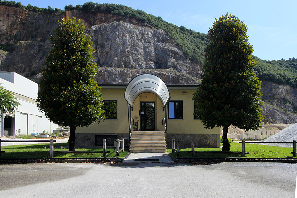Uffici a Pietrasanta in Località Porta