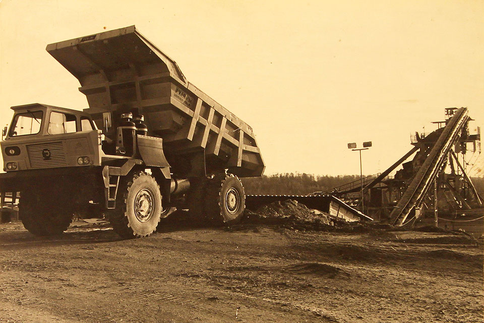 Foto storica dei mezzi pesanti dell'azienda